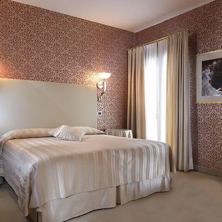 普林西皮酒店 4*